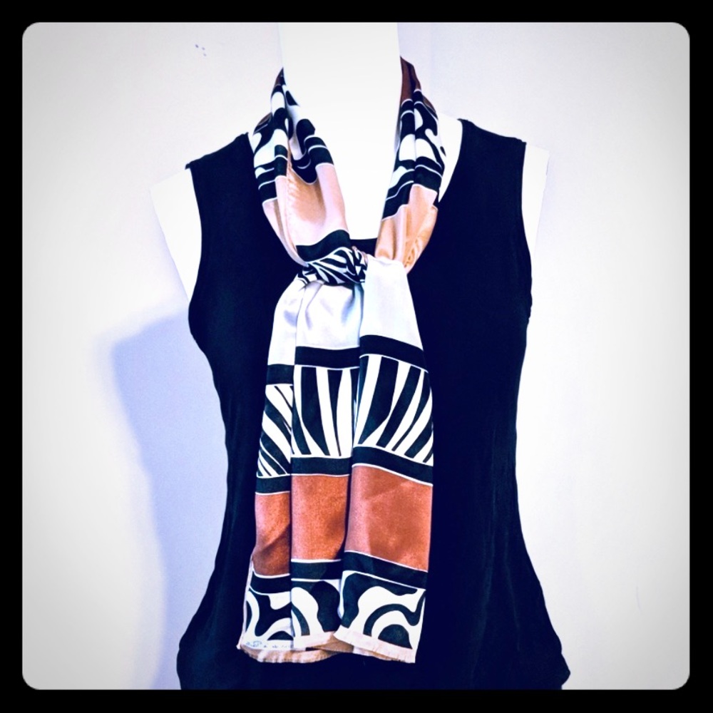 GIFTED TO RACHEL! Oscar de la Renta vintage scarf